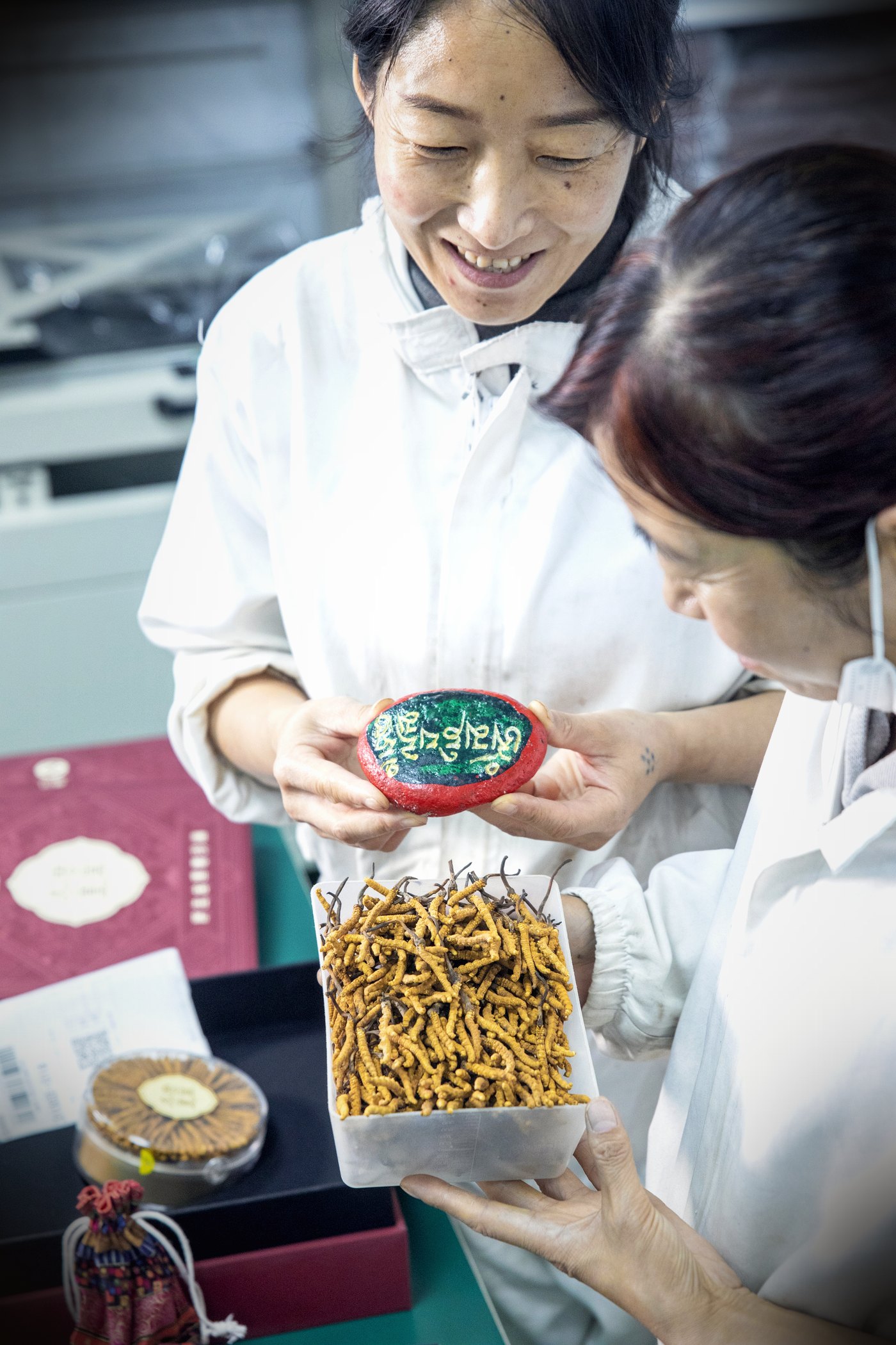 西宁车间 · 人工逐根精挑