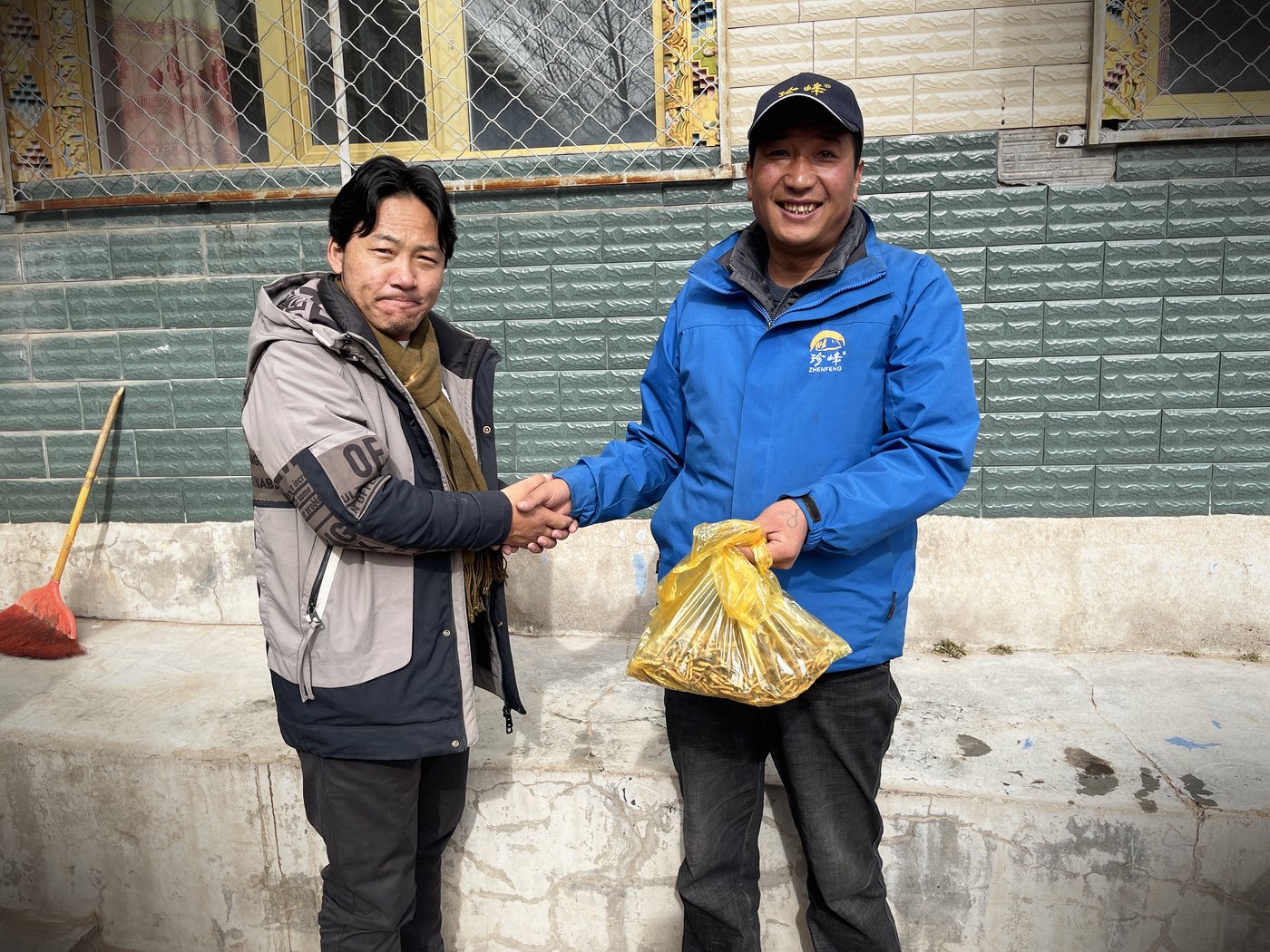 源头现收 · 草从牧民手里直接进仓库