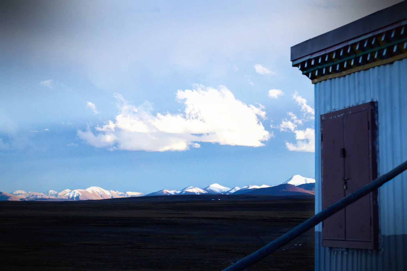 远处的雪山