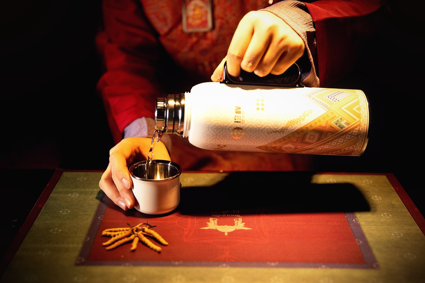 珍峰虫草壶 · 守住 80℃ 那条线