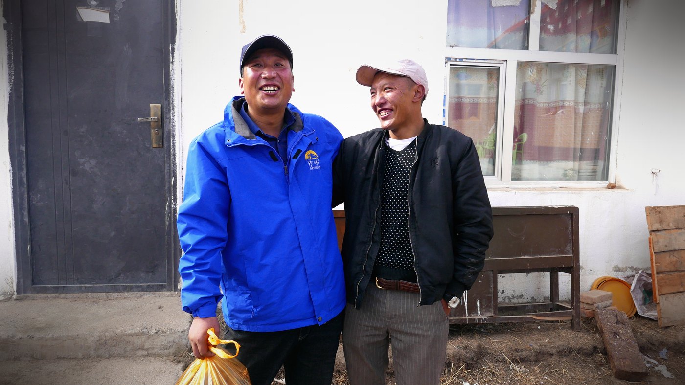源头现收 · 草从牧民手里直接进仓库