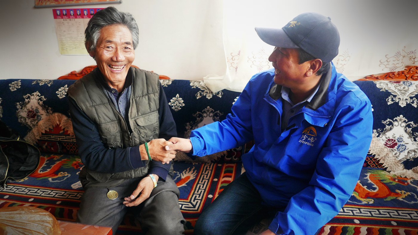 源头现收 · 草从牧民手里直接进仓库