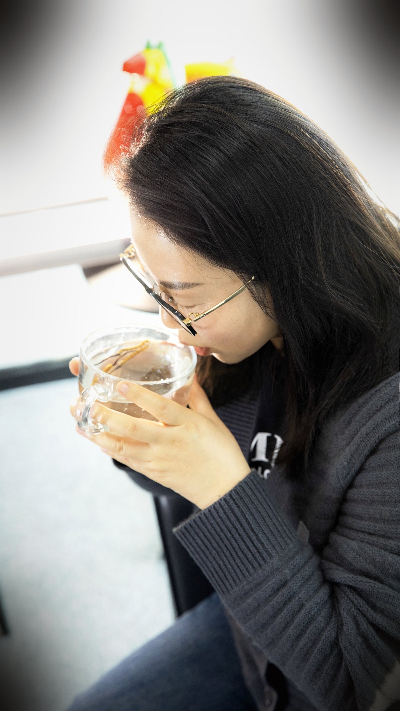 泡一杯虫草水