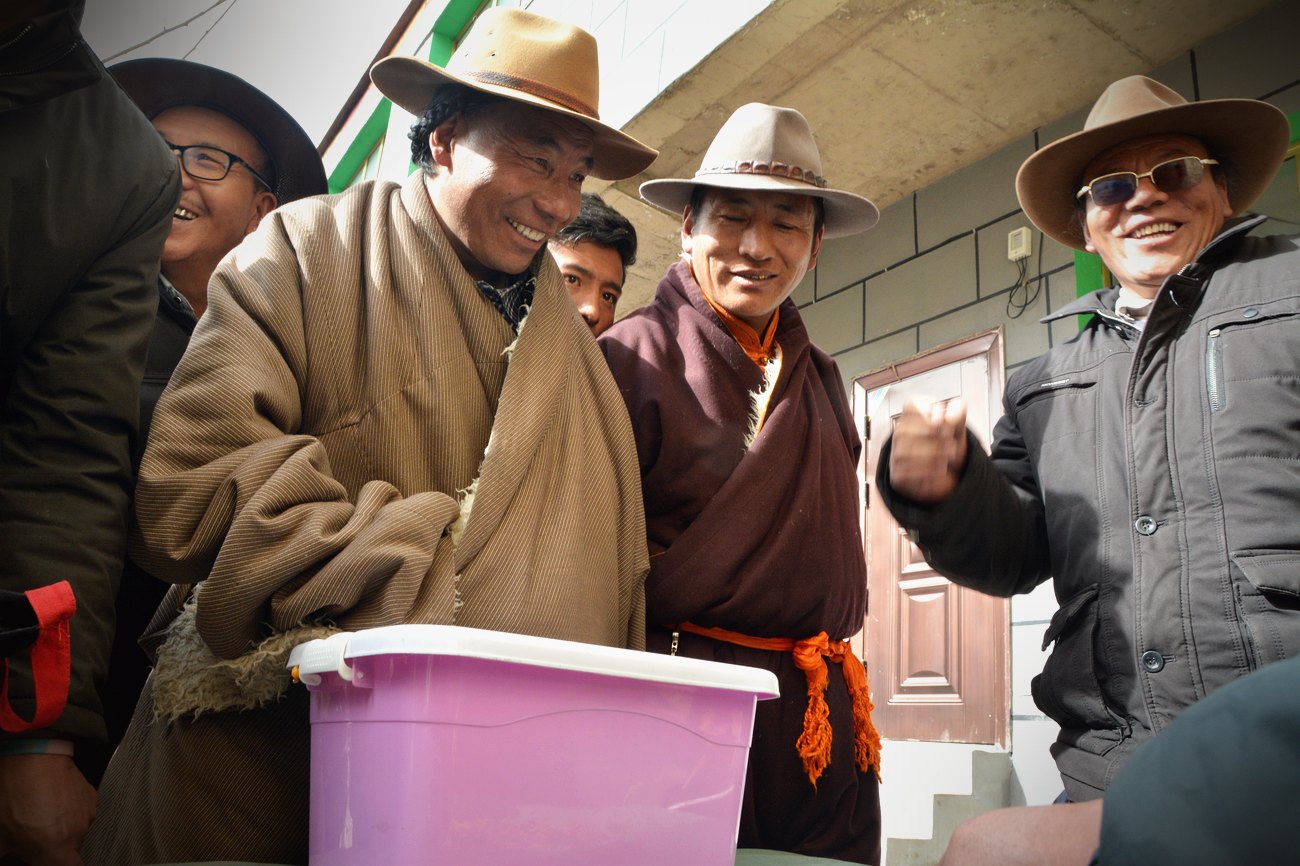 源头现收 · 草从牧民手里直接进仓库